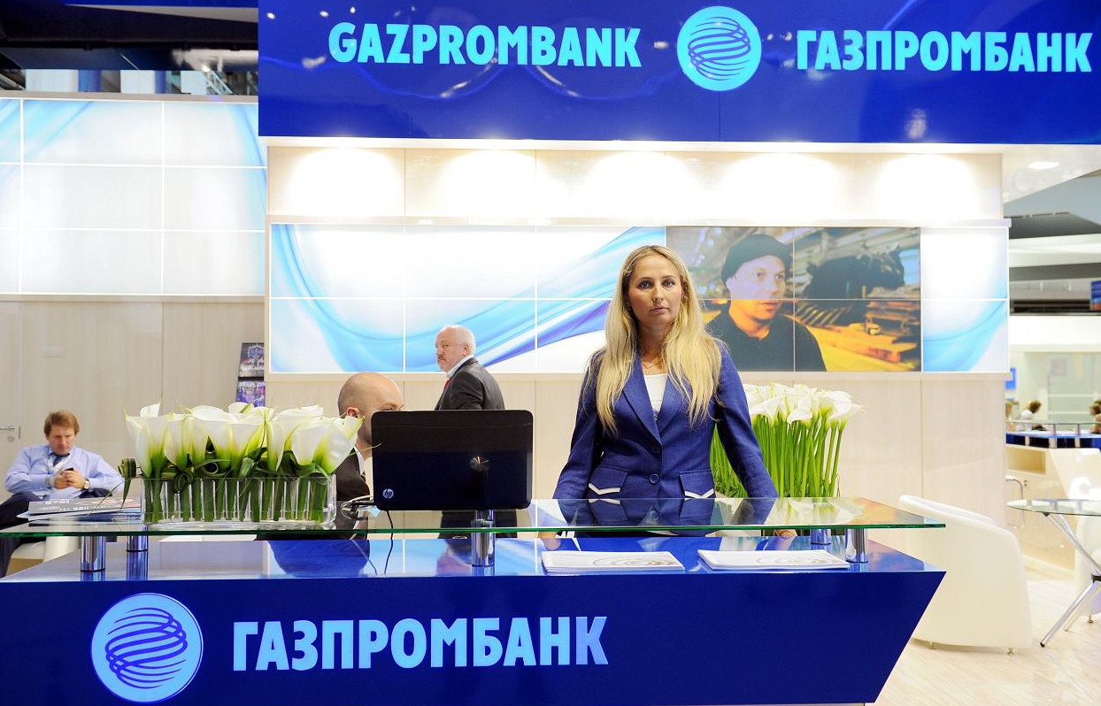 Gazprombank. Газпромбанк. Газпромбанк сотрудники. Сотрудники банка Газпромбанк. Газпромбанк картинки.